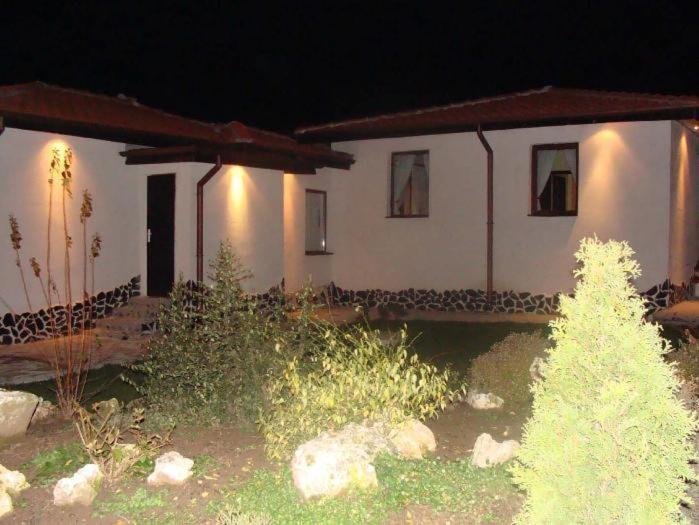 Madara Omaya Guest House Екстериор снимка