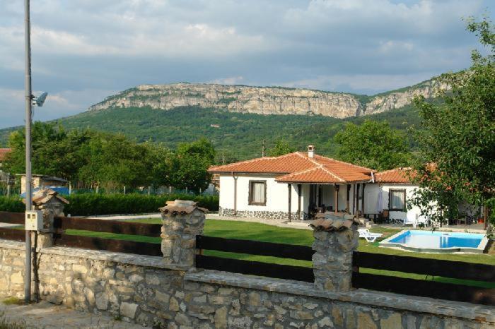 Madara Omaya Guest House Екстериор снимка